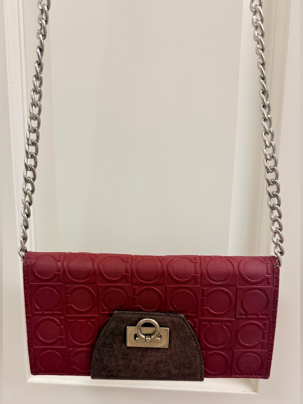FERRAGAMO Vintage Y2K Red Monogram Embossed Leather 2-Tone Wallet W/ Chain